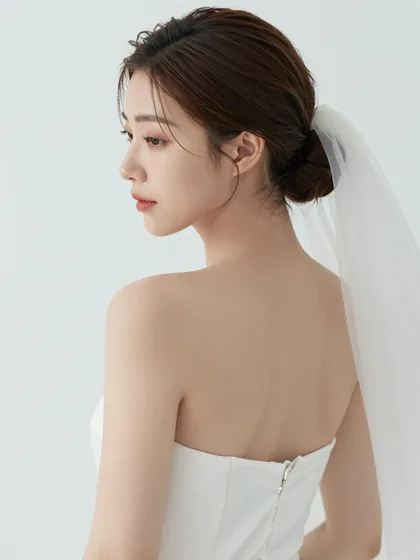 베일 뒤통수 — 뒤통수 아래에 꽂은 베일 뒷모습